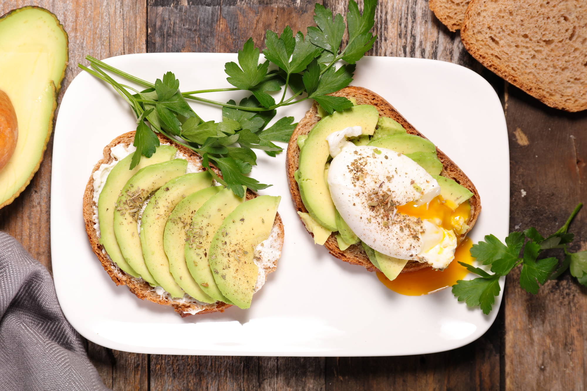 bread toast with egg and avocado