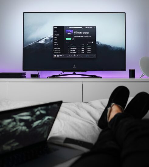 tv-monitor-screen-bedroom-bed
