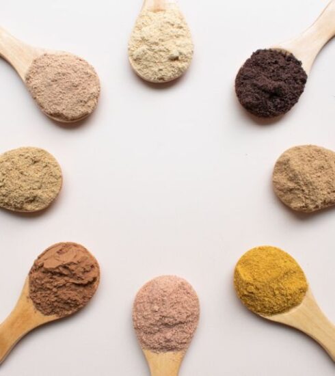 Superfoods - six different types of powdered spoons arranged in a circle