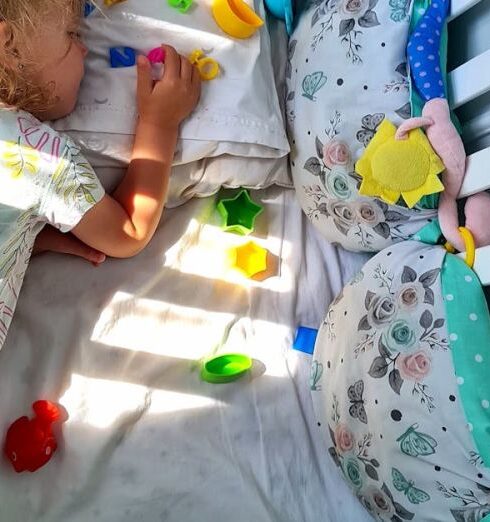 Time Blocking - Girl Sleeping with Toys in Crib