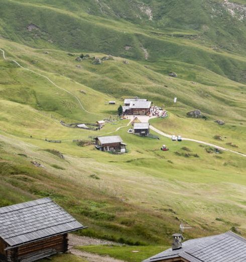 Retreat - Houses in Village in Mountains