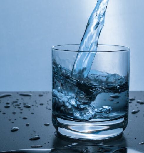 Drink Water - Fluid Pouring in Pint Glass