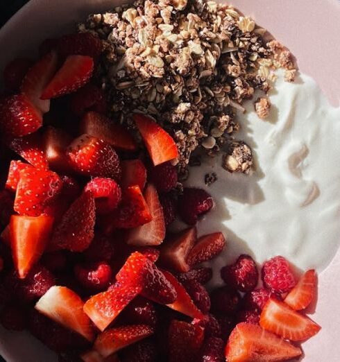 Muesli - Muesli with Yogurt and Strawberries