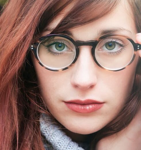 Look - Woman With Brown Hair Wearing Eyeglasses