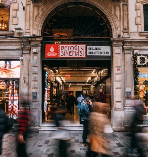 Boutiques - People on Cicek Pasaji in Istanbul