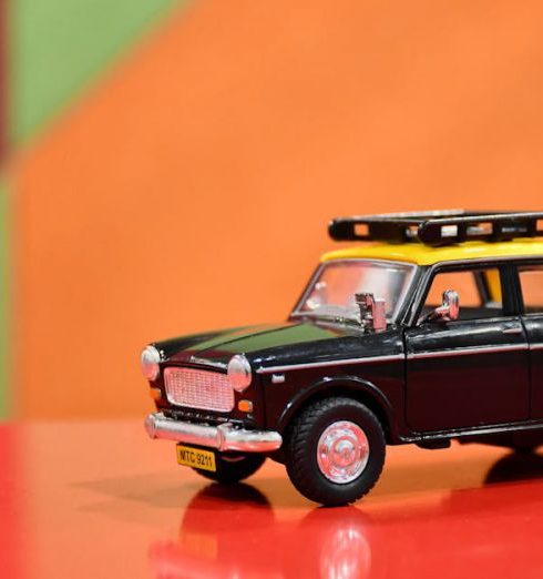 Vintage Memorabilia - Miniature Black Queen 70s Mumbai Taxi