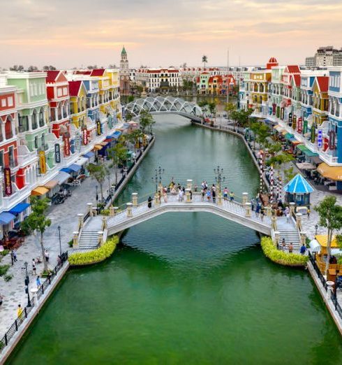 Outdoor Malls - A Bridge Over the Canal