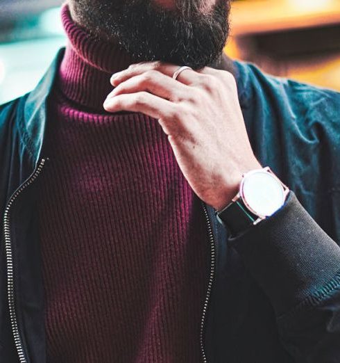 Portfolio - Portrait of a stylish man with glasses in an urban street setting, showcasing modern fashion.