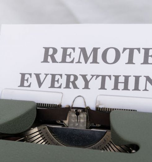 Remote Teams - Typewriter with 'REMOTE EVERYTHING' message symbolizing digital transformation.