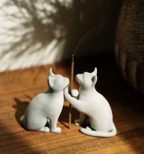 Artisan Pieces - Figurine of Two Cats