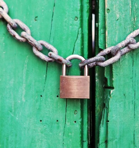 Locks - Brass-colored Metal Padlock With Chain