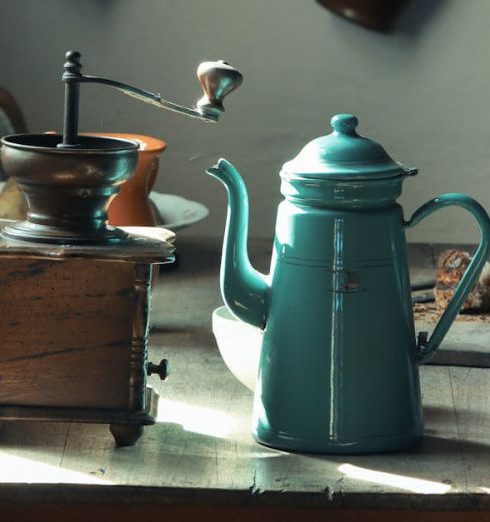 Cottage Style - Blue Teapot