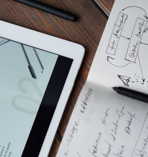 Content Marketing - Digital and handwritten brainstorming tools on a wooden desk, ideal for business and study contexts.